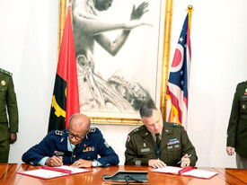Angola e Estados Unidos da Am&eacute;rica assinam acordo no dom&iacute;nio militar - Edi&ccedil;&otilde;es Novembro