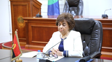 Secret&aacute;ria de Estado para as Rela&ccedil;&otilde;es Exteriores, Esmeralda Mendon&ccedil;a, representa Chefe de Estado angolano em reuni&atilde;o da SADC