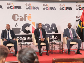 Ministro da Justi&ccedil;a e dos Direitos Humanos, Marcy Lopes (centro), durante a 22&ordf; edi&ccedil;&atilde;o do Caf&eacute;CIPRA - Edi&ccedil;&otilde;es Novembro