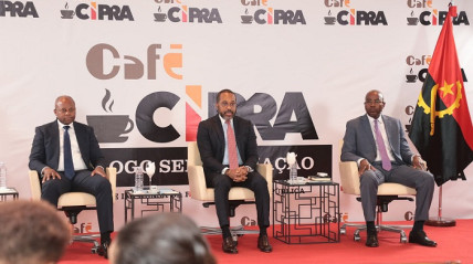 Ministro da Justi&ccedil;a e dos Direitos Humanos, Marcy Lopes (centro), durante a 22&ordf; edi&ccedil;&atilde;o do Caf&eacute;CIPRA