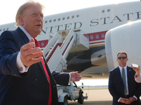 Trump critica rela&ccedil;&atilde;o "unilateral" com a NATO, classificando-a de "rid&iacute;cula" - DR