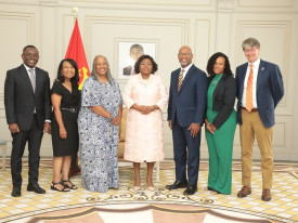 Vice-Presidente da Rep&uacute;blica, Esperan&ccedil;a da Costa, recebeu em audi&ecirc;ncia membros da Fam&iacute;lia Tucker, dos Estados Unidos da Am&eacute;rica - Edi&ccedil;&otilde;es Novembro