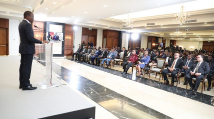 Assembleia Nacional apresentou o Pr&eacute;mio de Estudos Parlamentares "26 de Novembro"