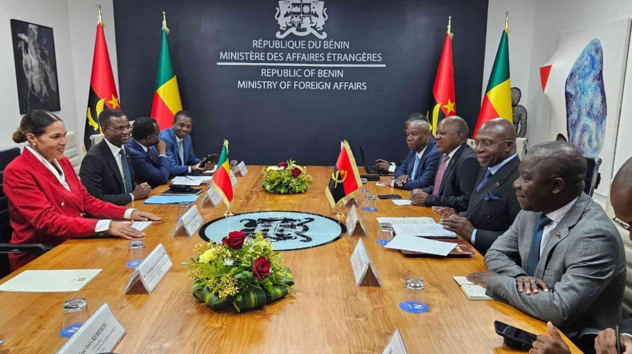 Reuni&atilde;o entre delega&ccedil;&otilde;es de Angola e do Benin 
