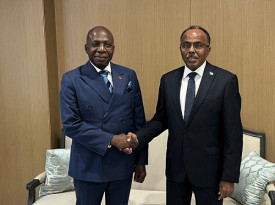 Ministro das Rela&ccedil;&otilde;es Exteriores, Tet&eacute; Ant&oacute;nio, reuniu-se com ministro de Estado para os Assuntos Externos da Som&aacute;lia, Ali Mohamed Omar, em Lom&eacute; (Togo) - MIREX