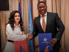 Ministro do Turismo, M&aacute;rcio Daniel, e secret&aacute;ria-geral da ONU Turismo, Shaikha Al Nowais, assinaram ades&atilde;o de Angola a plataforma UN-PASS - DR