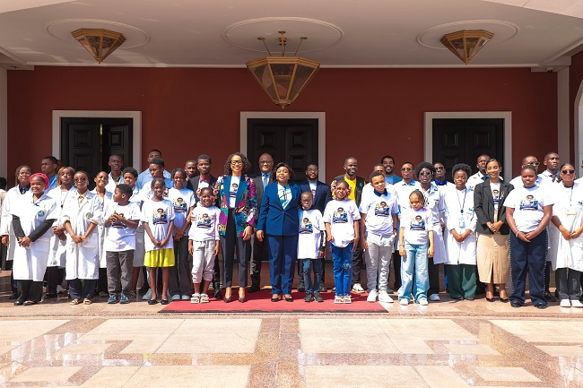 Vice-Presidente da Rep&uacute;blica, Esperan&ccedil;a da Costa, recebeu grupo de 25 crian&ccedil;as integrantes do projecto "Kandengues Cientistas"
