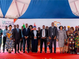 Participantes na actividade do "Dia de Angola" em Dar es Salaam, Tanz&acirc;nia - DR
