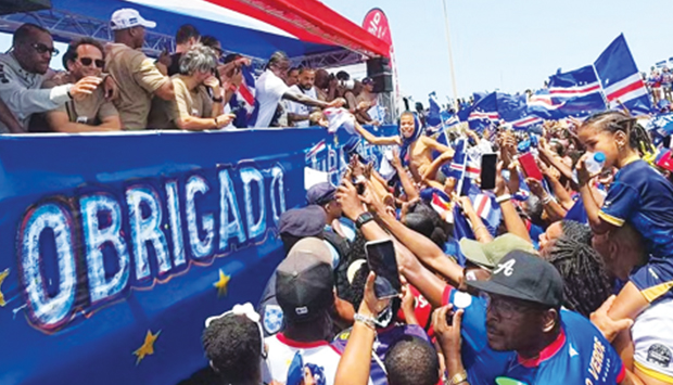Selec&ccedil;&atilde;o de Cabo Verde recebida em apoteose