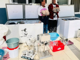 Pol&iacute;cia mo&ccedil;ambicana desmantela f&aacute;brica ilegal de embutidos - DR