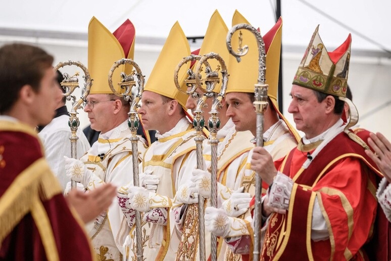 Vaticano excomunga bispos da Fraternidade S&atilde;o Pio X por cisma