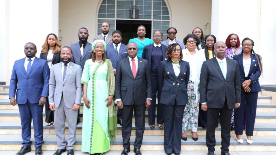 Ministro T&eacute;te Ant&oacute;nio recebeu Miss&atilde;o da Uni&atilde;o Africana 