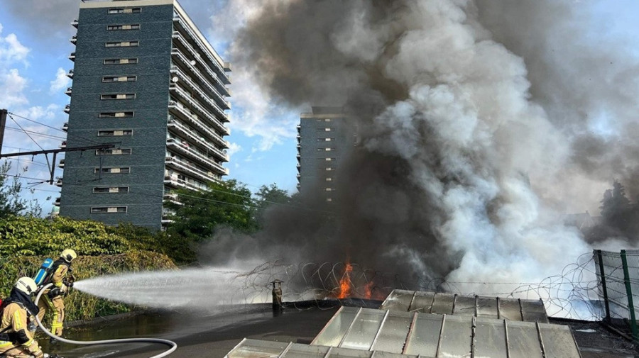 Inc&ecirc;ndio na torre Oxy em Bruxelas causa v&aacute;rios mortos 