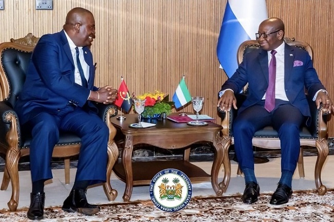 Embaixador de Angola, Eust&aacute;quio Janu&aacute;rio Quibato, acreditado pelo Presidente da Serra Leoa, Julius Maada Bio
