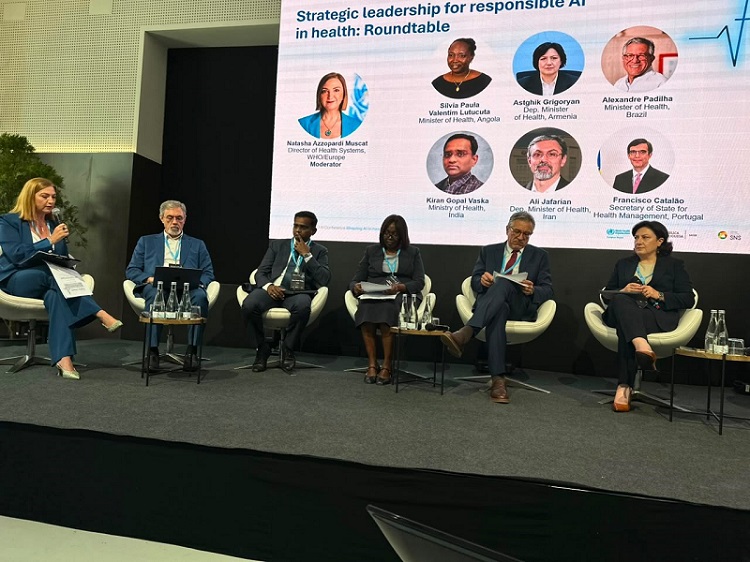 Ministra da Sa&uacute;de, S&iacute;lvia Lutucuta (centro), participa, em Lisboa, numa reuni&atilde;o sobre futuro da sa&uacute;de digital