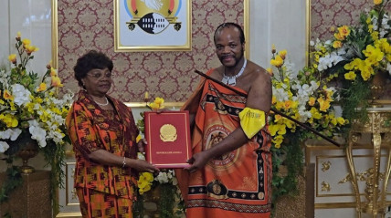 Rei Mswati III recebeu, em Mbabane, as Cartas Credenciais da embaixadora de Angola no Reino de eSwatini, Jovelina Imperial