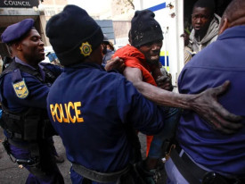 Pol&iacute;cia sul-africana det&eacute;m quase nove mil estrangeiros em 14 dias - DR