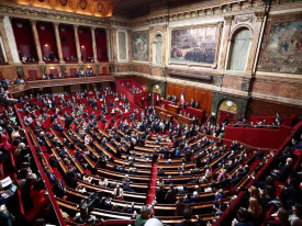 Parlamento franc&ecirc;s aprova restri&ccedil;&otilde;es de internet para menores - DR