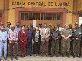 Visita a cadeia central de Luanda  - Edi&ccedil;&otilde;es Novembro 