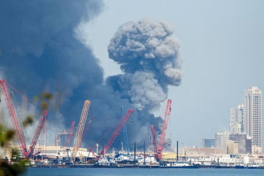 Ir&atilde;o ataca instala&ccedil;&otilde;es dos EUA no Bahrein e Kuwait
