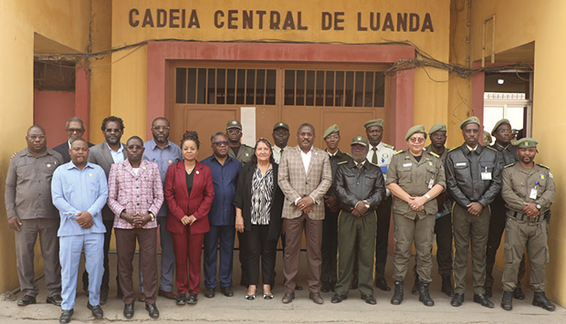Visita a cadeia central de Luanda 