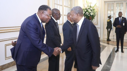 Presidente da Rep&uacute;blica, Jo&atilde;o Louren&ccedil;o, conferiu posse aos novos secret&aacute;rios de Estado do Minist&eacute;rio da Defesa Nacional e ao novo embaixador de Angola no Senegal