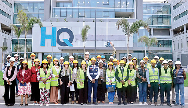 Especialistas brasileiros em visita ao Hospital dos Queimados em Luanda 