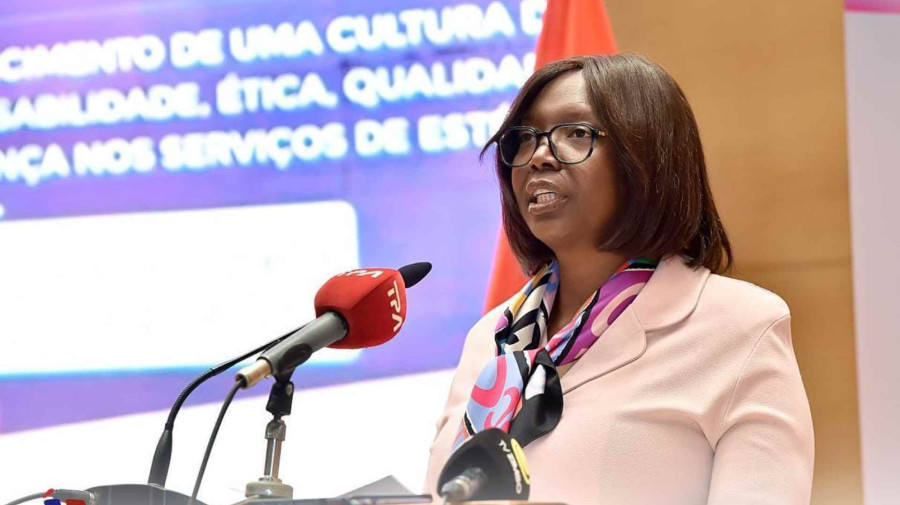 Ministra da Sa&uacute;de, S&iacute;lvia Lutucuta
