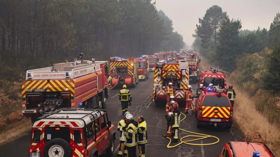 Fran&ccedil;a mobiliza 1.500 militares para protec&ccedil;&atilde;o contra inc&ecirc;ndios no pa&iacute;s