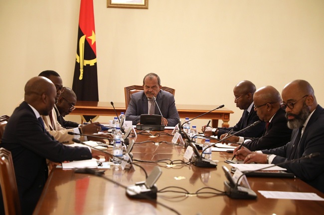 Reuni&atilde;o multissectorial dirigida pelo embaixador Osvaldo Varela analisa situa&ccedil;&atilde;o dos angolanos na &Aacute;frica do Sul