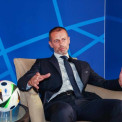 UEFA amea&ccedil;a boicotar Mundial em protesto contra plano da FIFA