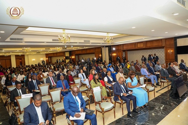 Participantes a segunda Confer&ecirc;ncia Parlamentar sobre o Ambiente, promovida pela Comiss&atilde;o de Direitos Humanos, Cidadania e Ambiente