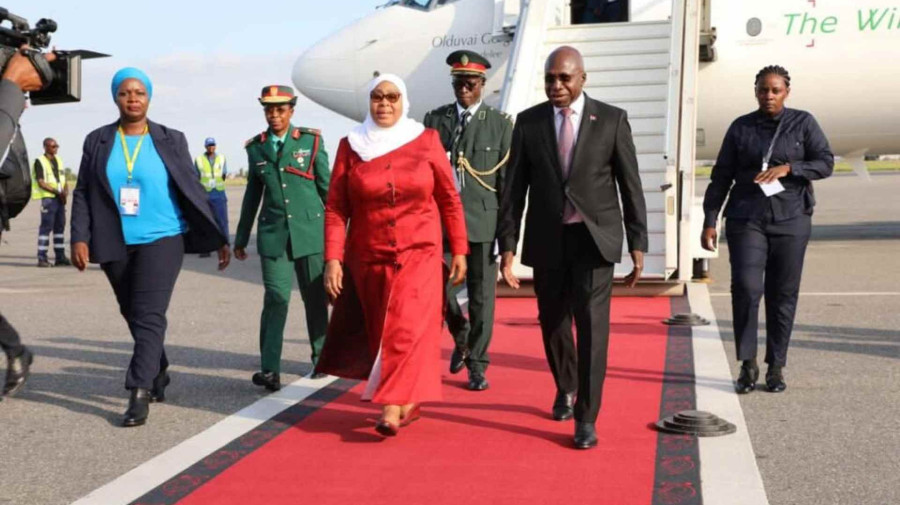 Presidente da Tanz&acirc;nia em Luanda