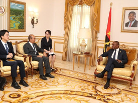 Presidente da Assembleia Nacional, Ad&atilde;o de Almeida, recebeu em audi&ecirc;ncia o embaixador da China em Angola, Zhang Bin - Assembleia Nacional