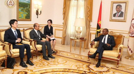 Presidente da Assembleia Nacional, Ad&atilde;o de Almeida, recebeu em audi&ecirc;ncia o embaixador da China em Angola, Zhang Bin