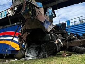 Acidente rodovi&aacute;rio causa morte a 14 pessoas no Uganda - DR