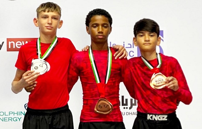 Atleta Kayron Cardoso (centro) conquistou medalha de bronze no campeonato do mundo de Jiu-Jitsu