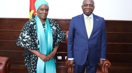 Ministro das Rela&ccedil;&otilde;es Exteriores, T&eacute;te Ant&oacute;nio, recebeu em audi&ecirc;ncia coordenadora residente das Na&ccedil;&otilde;es Unidas em Angola, Amanda Mukwashi