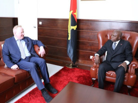 Ministro das Rela&ccedil;&otilde;es Exteriores, T&eacute;te Ant&oacute;nio, recebeu Lukas Schifferle, Encarregado de Neg&oacute;cios da Embaixada da Confedera&ccedil;&atilde;o Su&iacute;&ccedil;a em Angola - MIREX