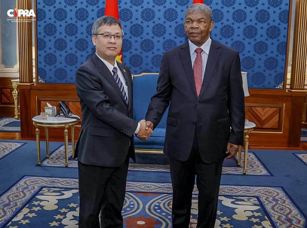Embaixador do Vietname em Angola, Duong Chinh Chuc, despede-se do Presidente da Rep&uacute;blica, Jo&atilde;o Louren&ccedil;o