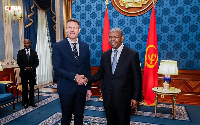 Embaixador da Noruega, Bjornar Dahl Hotvedt, despede-se do Presidente da Rep&uacute;blica, Jo&atilde;o Louren&ccedil;o
