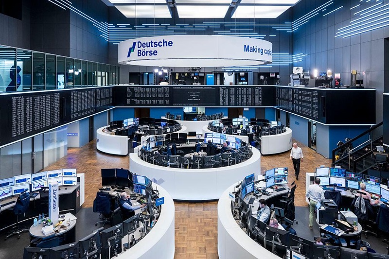 Empresas europeias impulsionam bolsas apesar dos receios provocados pela guerra