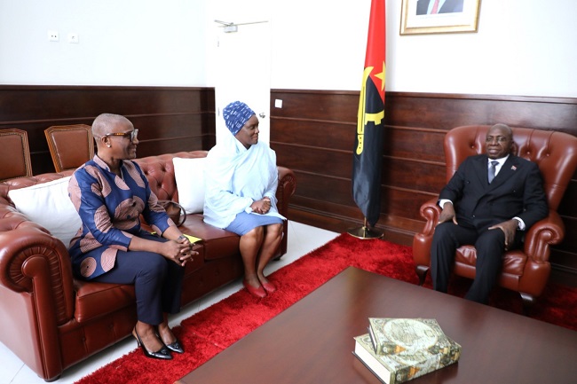 Ministro das Rela&ccedil;&otilde;es Exteriores, T&eacute;te Ant&oacute;nio, reuniu-se com coordenadora residente da ONU em Angola, Amanda Mukwashi, e com representante residente do PNUD, Denise Ant&oacute;nio