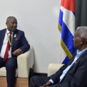 Primeiro vice-presidente da Assembleia Nacional, Am&eacute;rico Cuononoca (Esq.), encontrou-se com Presidente da Assembleia Nacional de Cuba, Esteban Lazo