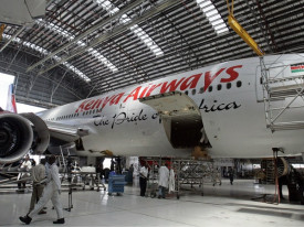 Kenya Airways realiza manuten&ccedil;&atilde;o in&eacute;dita num Boeing 787 - DR