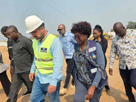 Ministra da Sa&uacute;de em visita de trabalho - MINSA
