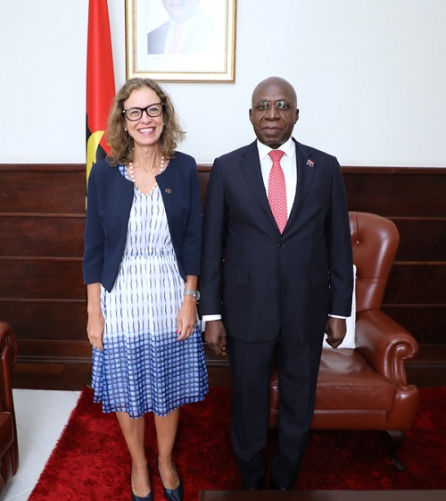 Embaixadora da Uni&atilde;o Europeia acreditada em Angola, Ros&aacute;rio Paes, apresentou cumprimentos de despedida ao ministro das Rela&ccedil;&otilde;es Exteriores, T&eacute;te Ant&oacute;nio