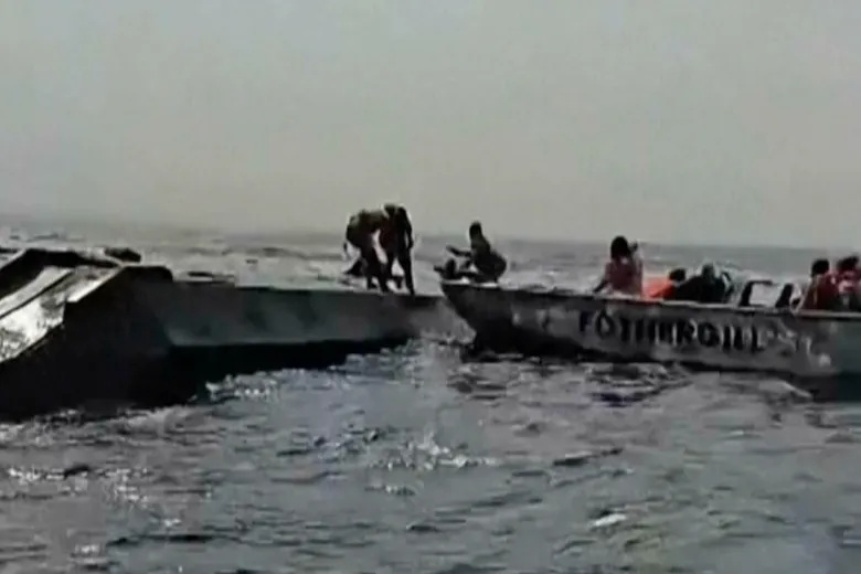 Mais de 40 pessoas morrem no naufr&aacute;gio de ferry no Zimbabwe