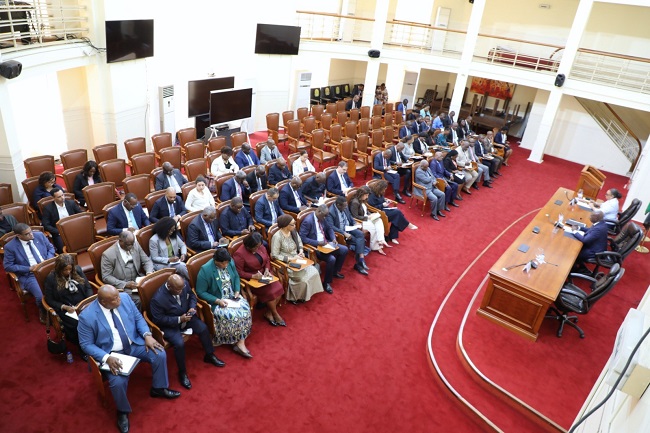 Ministro das Rela&ccedil;&otilde;es Exteriores, T&eacute;te Ant&oacute;nio, orientou, em Luanda, reuni&atilde;o com o corpo diplom&aacute;tico africano acreditado em Angola