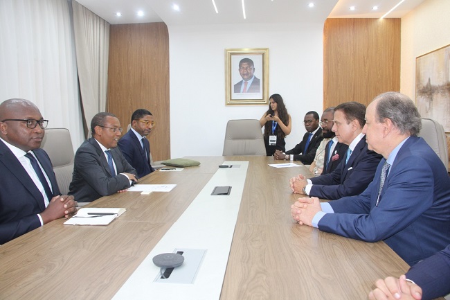 Ministro de Estado para a Coordena&ccedil;&atilde;o Econ&oacute;mica, Jos&eacute; de Lima Massano, reuniu-se, em Luanda, com uma miss&atilde;o empresarial brasileira